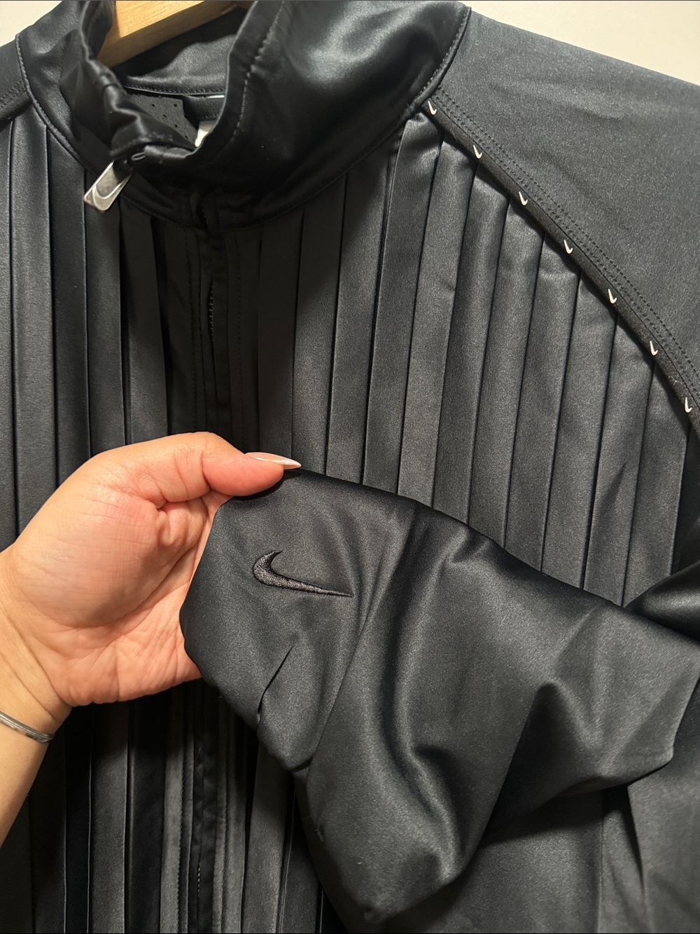 Nike Black Pleated Zip-Front Bomber Jacket (OVERSIZED) - Picture 4 of 7